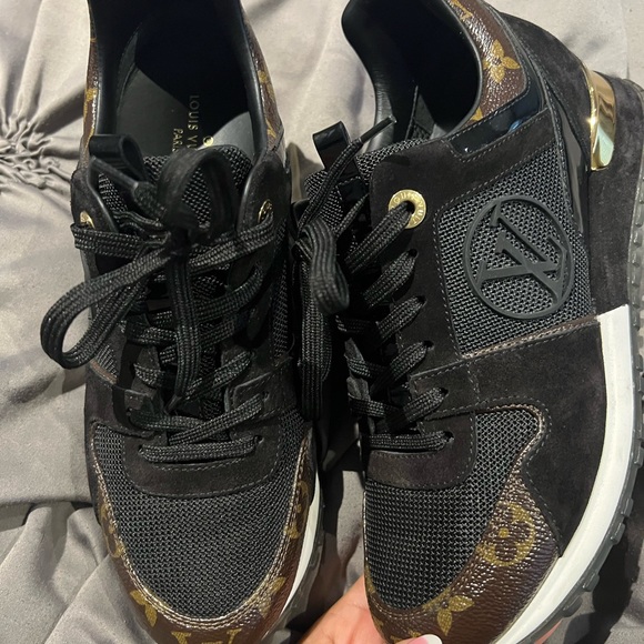 Authentic Louis Vuitton sneakers - Picture 2 of 6